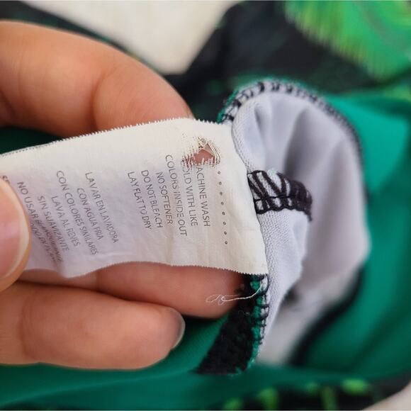 Fabletics Green Forest Floral Print Capri Workout Leggings Women's Small - Picture 10 of 12